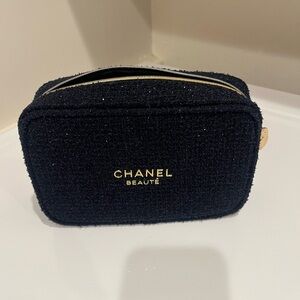 CHANEL MAKEUP POUCH limited edition for the holiday 2025